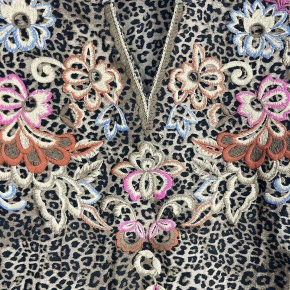 Chicos Top Size Large 2 Womens Brown Sassy Cheetah Popover Floral Embroidered - Picture 3 of 11